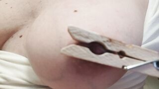 Capezzoli con mollette