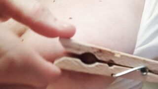 Capezzoli con mollette