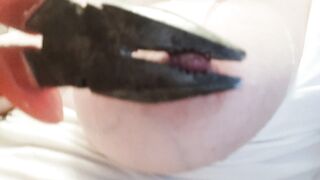 Anteprima del video: Giochi con capezzoli