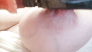 Capezzoli tirati e girati