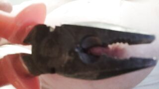 Capezzoli tirati e girati