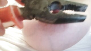 Capezzoli tirati e girati