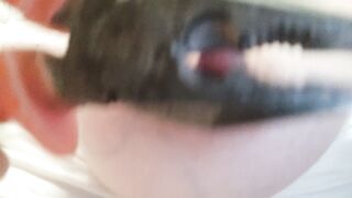 Capezzoli tirati e girati