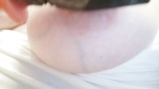 Capezzoli tirati e girati