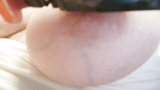 Capezzoli tirati e girati