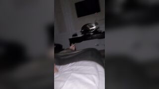 Moglie biondina cavalca grosso cazzo