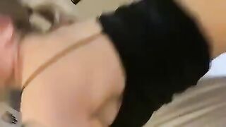 Lesbo Martina e Giorgia che si masturbano e leccano la fica