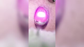 Anteprima del video: Mi allargo il culo con un vibratore tutto dentro