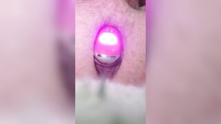 Mi allargo il culo con un vibratore tutto dentro