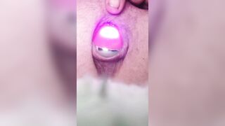 Mi allargo il culo con un vibratore tutto dentro