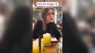 Diciottenne italiana OF si masturba nel bagno del locale