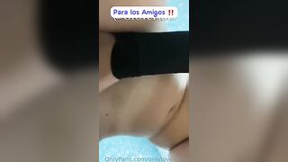 Diciottenne italiana OF si masturba nel bagno del locale