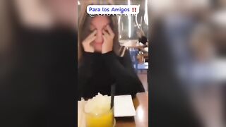 Diciottenne italiana OF si masturba nel bagno del locale