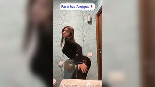 Diciottenne italiana OF si masturba nel bagno del locale