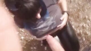 La mia compagna di classe  che mi spompina in pubblico