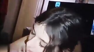 Diciottenne italiana fuma una cannetta e spompina il fidanzato