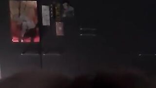 Ma guarda che puttana che ciò