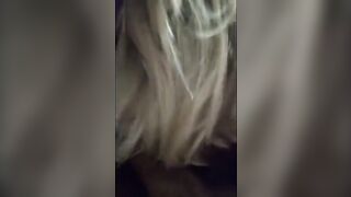 Troia napoletana fa un pompino al suo amante