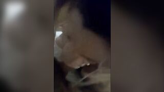 Troia napoletana fa un pompino al suo amante