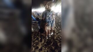 Troia italiana spompina due ragazzi in spiaggia