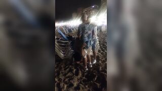 Troia italiana spompina due ragazzi in spiaggia