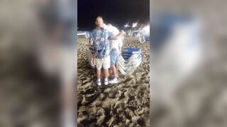 Troia italiana spompina due ragazzi in spiaggia