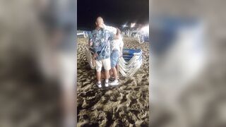 Troia italiana spompina due ragazzi in spiaggia