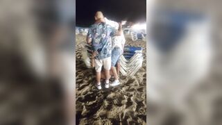 Troia italiana spompina due ragazzi in spiaggia