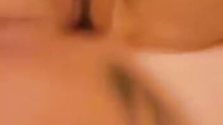 Vieni cosi ti prego - Come gode col cazzone in culo