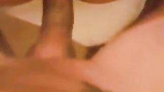 Vieni cosi ti prego - Come gode col cazzone in culo