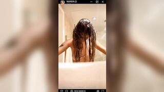 Nuda dopo la doccia in diretta