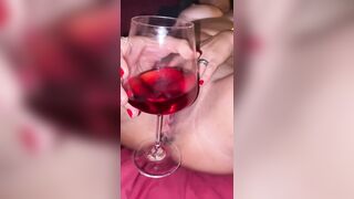 Anteprima del video: Brindisi di Capodanno e attesa della prima scopata dell'anno