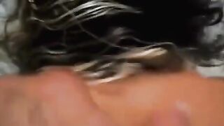 Mio marito è in albergo coi miei figli e io qui a farmi scopare