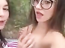 Ragazzze italiane lesbiche scopano all'aperto