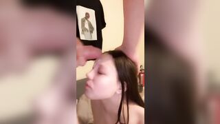 Teen sborrata in faccia