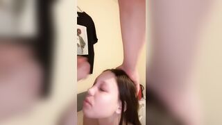 Teen sborrata in faccia