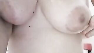 Moglie con tettone morbide