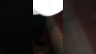 Riprende sotto la minigonna moglie in cucina