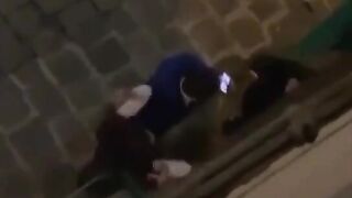 Stai zitto ti devi solo vergognare a scopartela ubriaco per strada