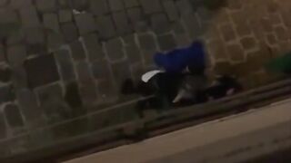 Stai zitto ti devi solo vergognare a scopartela ubriaco per strada