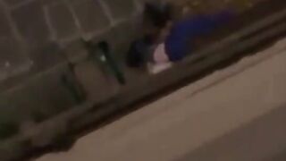 Stai zitto ti devi solo vergognare a scopartela ubriaco per strada