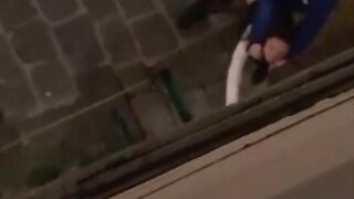 Stai zitto ti devi solo vergognare a scopartela ubriaco per strada