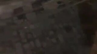 Stai zitto ti devi solo vergognare a scopartela ubriaco per strada