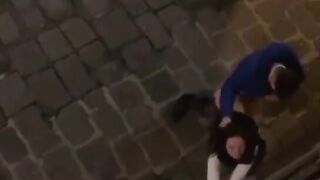 Anteprima del video: Stai zitto ti devi solo vergognare a scopartela ubriaco per strada