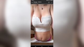 Laura tettona italiana con piercing ai capezzoli