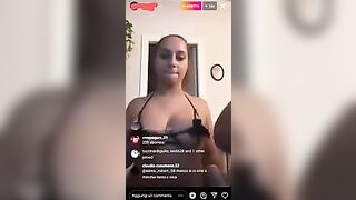 Teen italiana 18 enne con le tettone spompina il cazzo in live IG