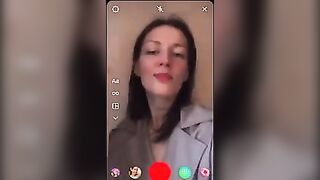 Sborrata in faccia da due cazzi in live