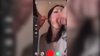 Sborrata in faccia da due cazzi in live