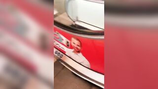 Le piace fare shopping senza slip