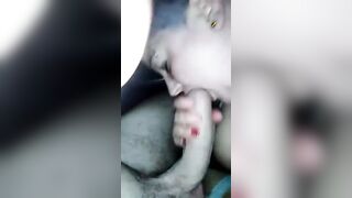 Pompino in auto amica tettona